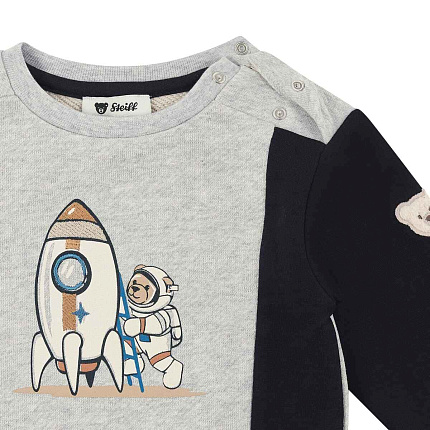 Костюм, Off to the Moon